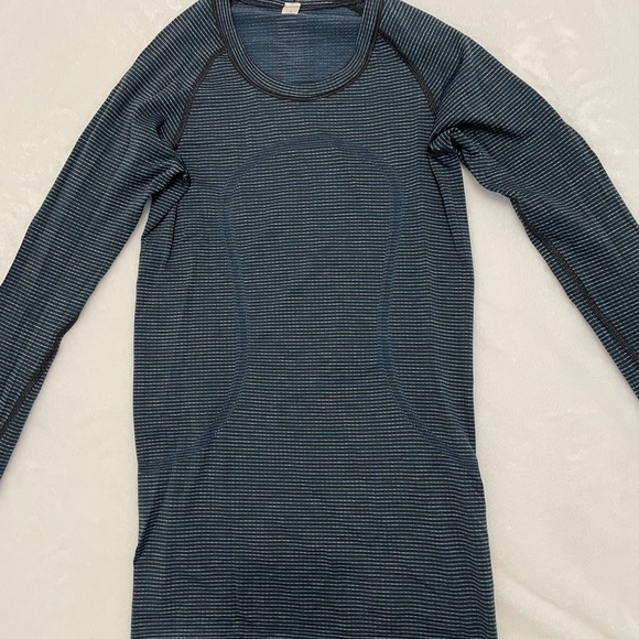 Lululemon Long Sleeve top size 4 - Picture 3 of 5